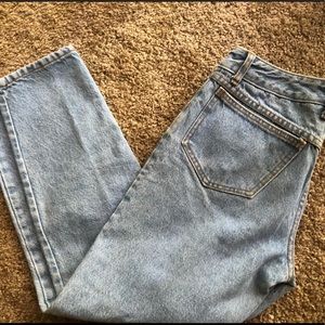 Vintage High-Waisted Light-Wash Mom Jeans